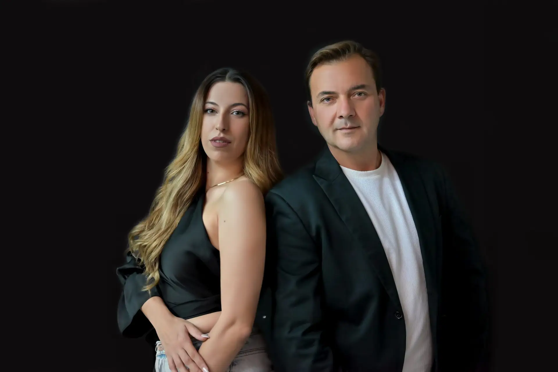 Οι δυο τραγουδιστές του Μεζεδόπολις